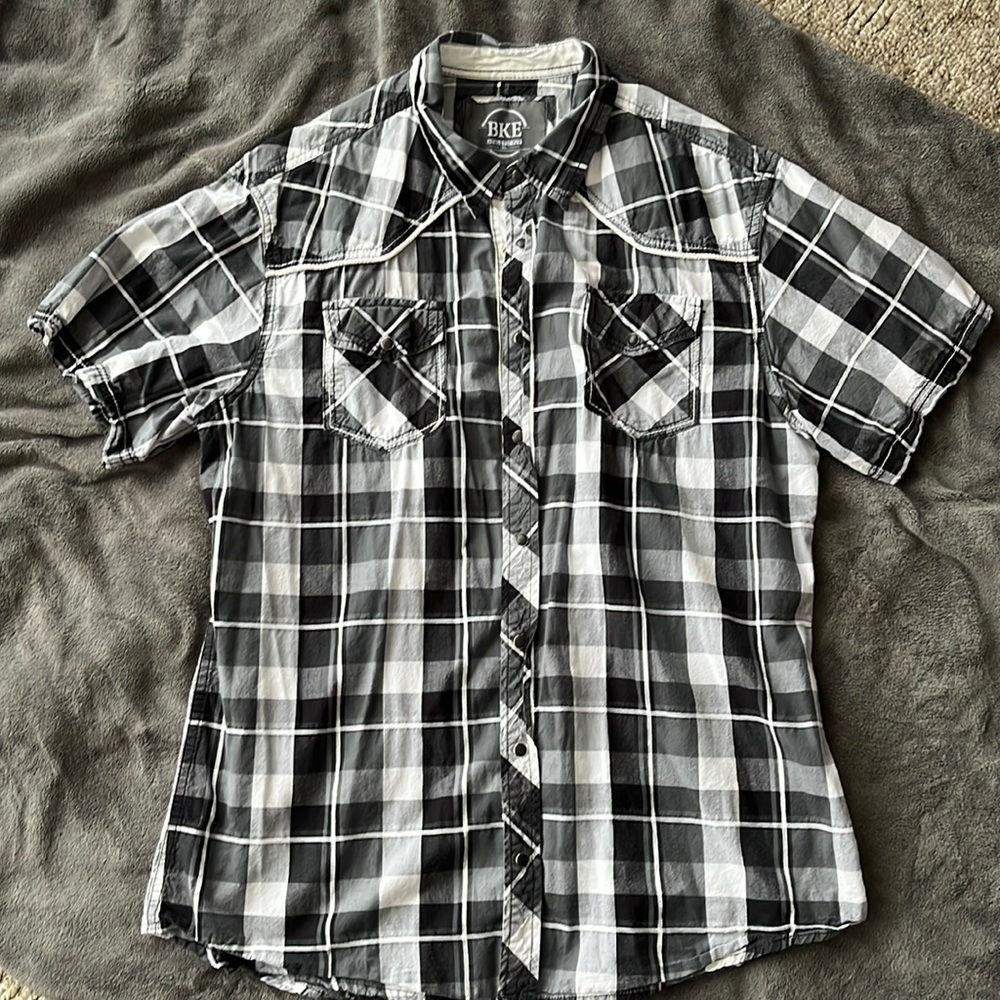 Men’s BKE button up collared shirt. XL. Short sleeve